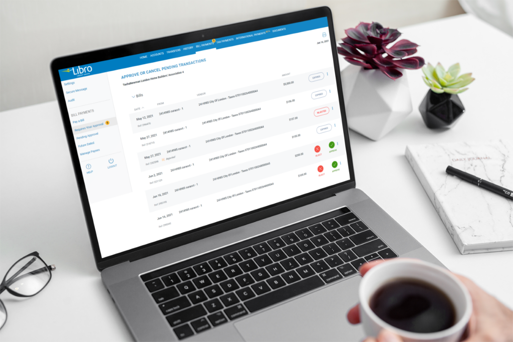 libro commercial online banking on laptop