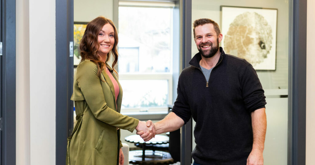 Libro Owner Melcher's Construction and libro Coach, Sarah